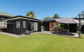 Serene Spacious And Sunny, Moments To The Beach